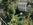 Blick über den Garten zur Gartenlaube